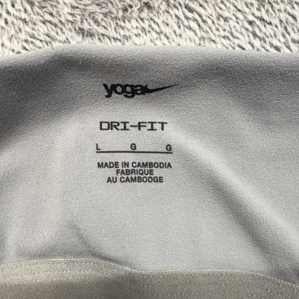 Nike Tank Top Women Large Grey Good Yoga Dri-FIT Square Neck Shelf Bra 820